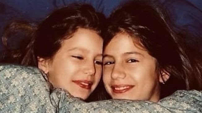 Isabelle Kaif dan Katrina Kaif kecil. [Instagram]