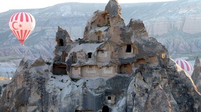 Terkenal dengan Balon Udara, Ternyata Cappadocia Tak Kalah Indah saat Turun Salju