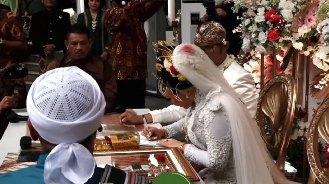 Akad Nikah Roro Fitria (YouTube/me Liput)