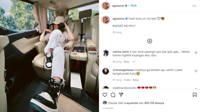 Agnez Mo pose seksi d dalam kabin Toyota Alphard (Instagram)