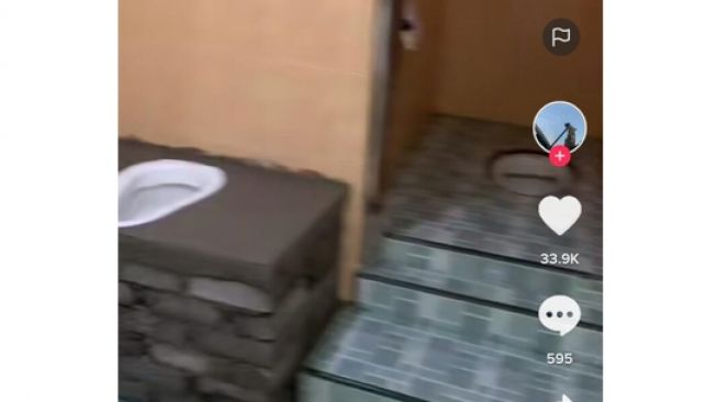 Kamar mandi dengan tiga kloset (tiktok)