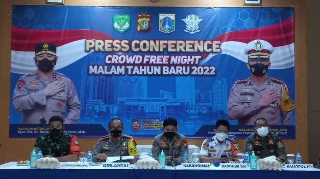 Polda Metro Jaya menerapkan kebijakan crowd free night di malam tahun baru. (Suara.com/Muhammad Yasir)