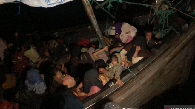 120 Pengungsi Rohingya Dievakuasi dari Laut ke Daratan Aceh