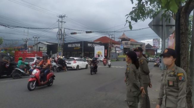 Menjelang Malam Pergantian Tahun, Satpol PP Lakukan Penertiban di Denpasar