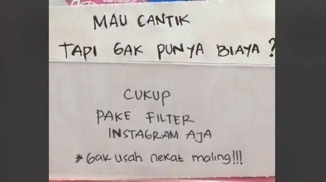 Pegawai tulis pesan menohok di rak produk (tiktok)