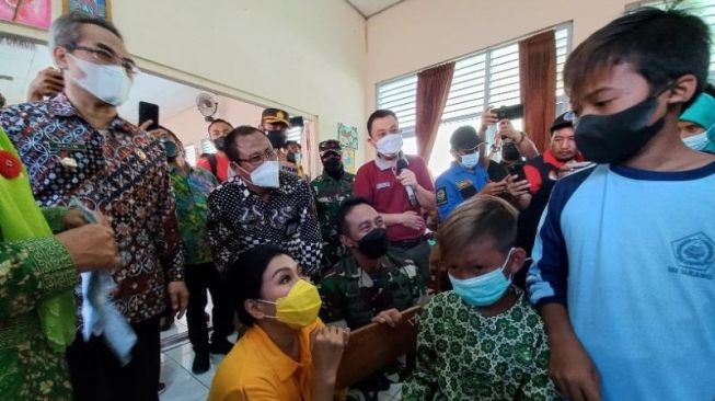 Panglima TNI Jenderal Andika Perkasa Tinjau Vaksinasi Anak Usia 6-11 Tahun di Bantul