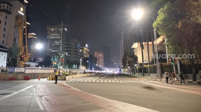 Crowd Free Night Resmi Diberlakukan, Kawasan Monas Mendadak Sunyi