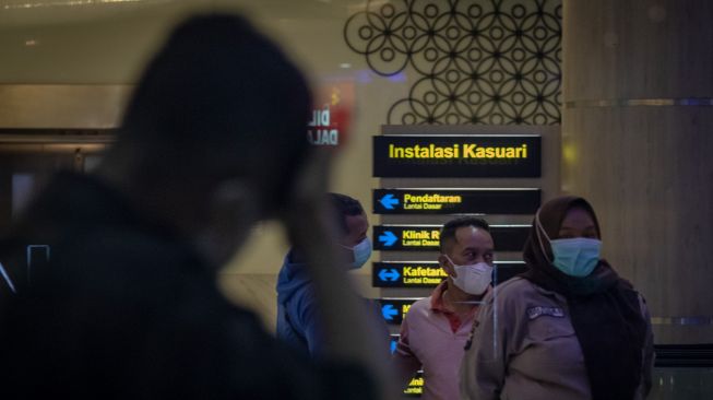 Suasana gedung instalasi Kasuari pascakebakaran di RSUP dr Kariadi Semarang, Jawa Tengah, Kamis (30/12/2021) malam.  ANTARA FOTO/Aji Styawan