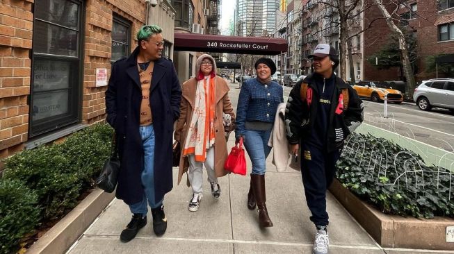 Keluarga Uya Kuya liburan ke luar negeri. [Instagram]