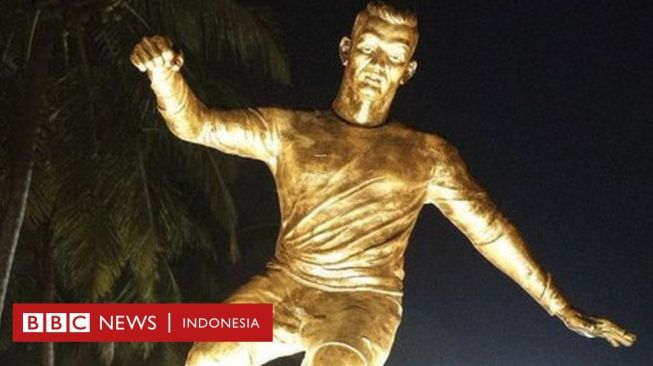 Mengapa Patung Cristiano Ronaldo di India Didemo dengan Bendera Hitam?