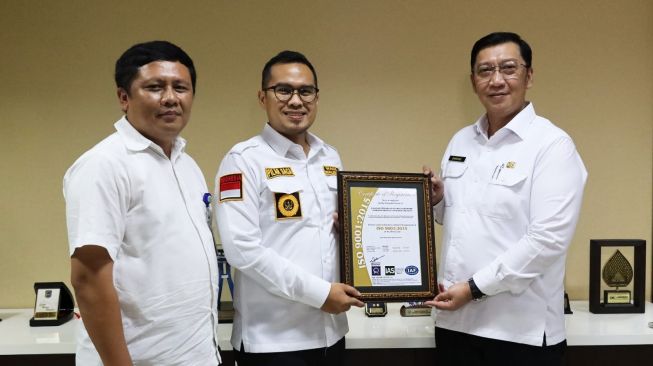 Tim LPSE Tangsel Raih Sertifikat ISO 9001:2015