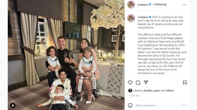 Pesepakbola Cristiano Ronaldo turut merayakan malam tahun baru bersama istri dan anak-anaknya guna menyambut tahun 2022.[Instagram]