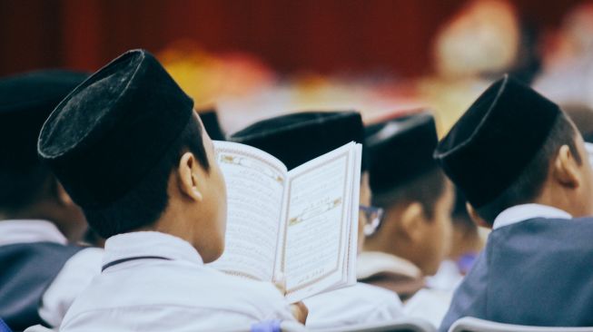 Validitas Sanad: Sebuah Tanggung Jawab Ilmiah Cendekiawan Muslim