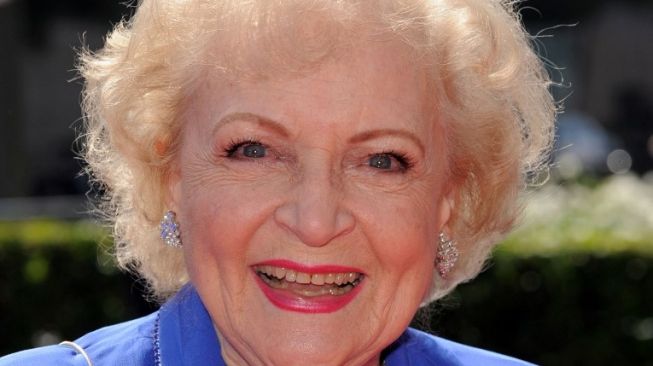 Betty White Meninggal karena Stroke, Kenali Penyebab dan Gejalanya!