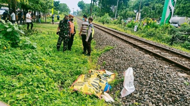 Perempuan Misterius Bercelana Doreng Tertabrak Kereta di Sidoarjo Hingga Tewas