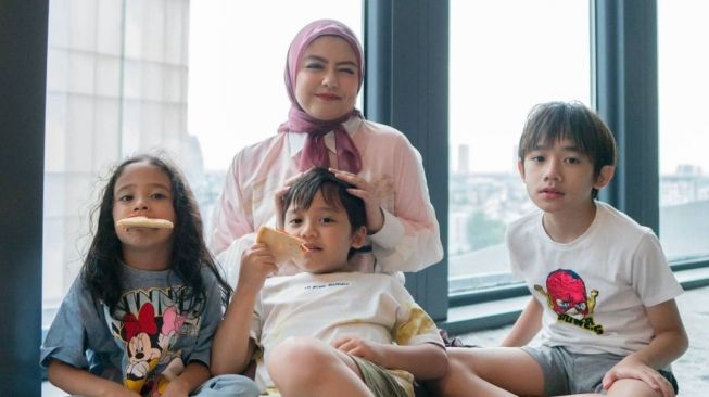 Potret Terkini Tika T2. (Instagram/@tika_ramlan)