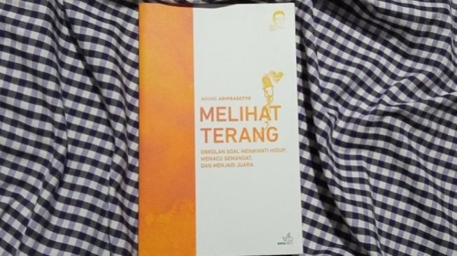 Inspirasi Kehidupan dalam Buku Melihat Terang