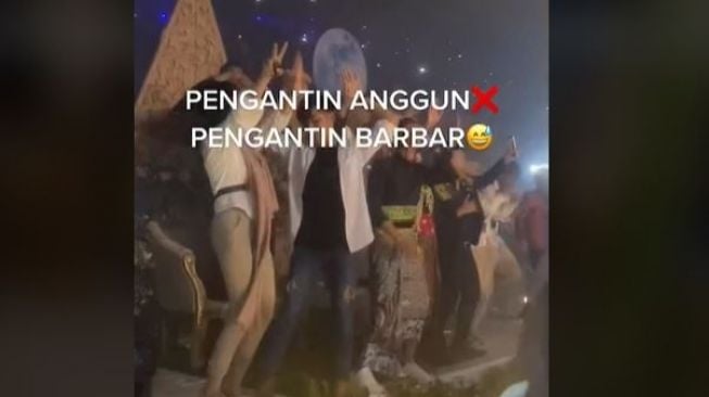 Heboh! Kondangan Rasa Party, Pasangan Pengantin Ini Sewa DJ saat Menikah