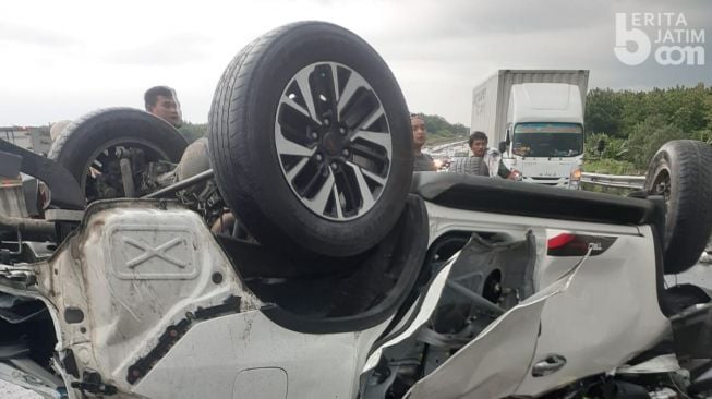 Sekeluarga Asal Sleman Kecelakaan di Tol Ngawi, Dua Korban Tewas