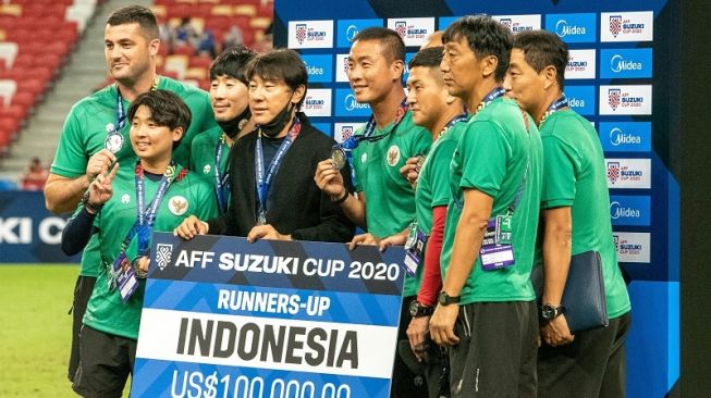Pelatih Timnas Indonesia, Shin Tae-yong (tengah). [ANTARA FOTO/Flona Hakim]