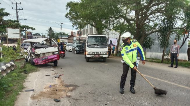 Adu Banteng Dengan Mobil yang Dikemudikan Seorang Kakek, Anggota Polres Gunungkidul Meninggal Dunia