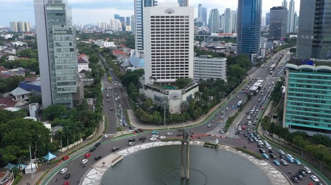 Pantauan Drone Suasana Jalanan Jakarta di Tahun Baru 2022