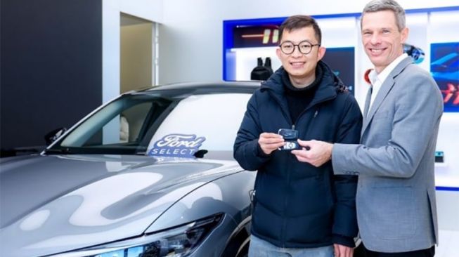 Penyerahan Kunci Ford Mustang Mach-E Kepada Sejumlah Pelanggan Pertama di China