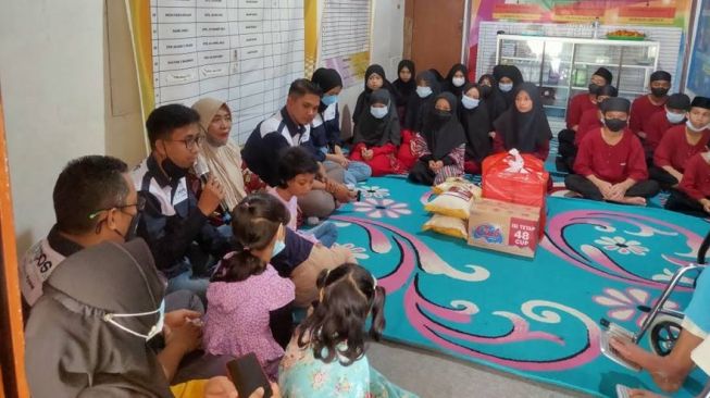 Kunjungan tim redaksi gopos.id ke panti asuhan Safaz Ain (PAS) yang beralamat di Kelurahan Dulomo Kecamatan Kota Utara Kota Gorontalo dalam rangka Anniversary ke 3 tahun gopos.id. foto Putra/gopos.id