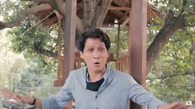 Potret rumah Cakra Khan (YouTube/Kemsky)