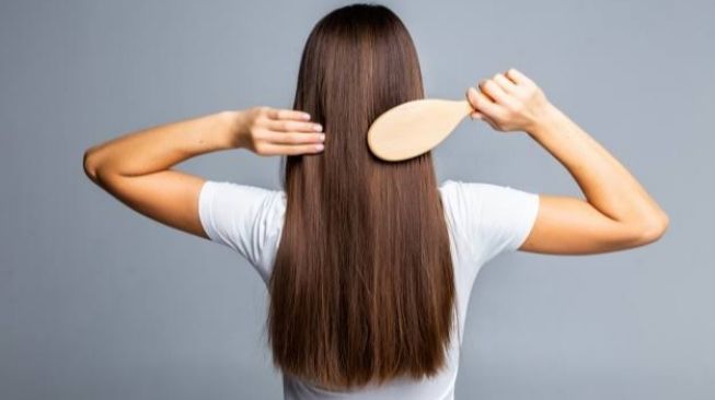 Viral Wanita Ini Bagikan Rahasia Rambut Tetap Lembut dan Berkilau, Ternyata Cuma Pakai Kaos Kaki