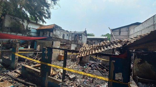 Diduga Rumah di Menteng Dalam Dibakar Pakai Bom Molotov, Ini Penjelasan Penghuni