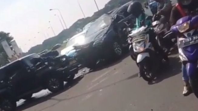 3 Mobil Kecelakaan Beruntun di Exit Tol Serpong, Begini Kronologinya