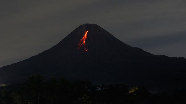 Gunung Merapi Alami 161 Kali Gempa Guguran, 6 Kali Muntahkan Lava Pijar