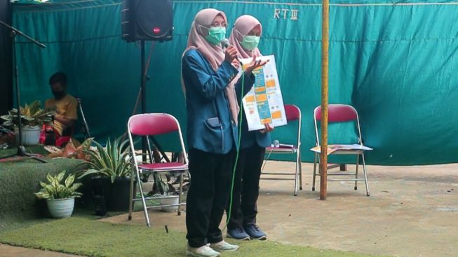 Mahasiswi UNDIP Memberikan Program Sosialisasi Keamanan Pangan di Desa Kesongo