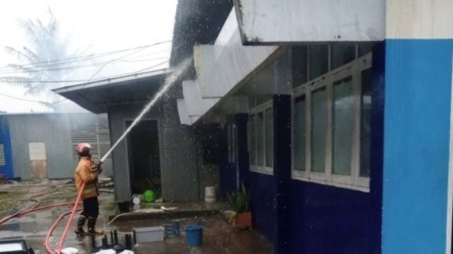 Perpustakaan SMK Penerbangan Makassar Terbakar