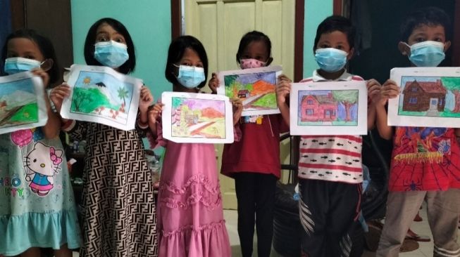 Mahasiswa KKN Untag Surabaya Mengadakan Bimbingan Belajar di Desa Tambak Wedi Baru XIV