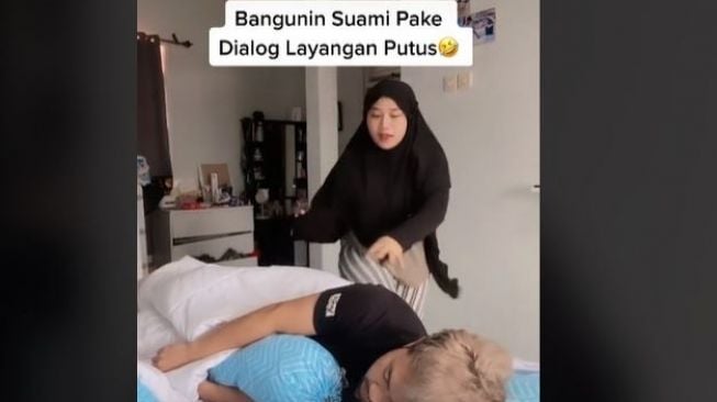 Wanita Ini Bangunkan Suami Pakai Dialog Layangan Putus, Reaksinya Bikin Ngakak