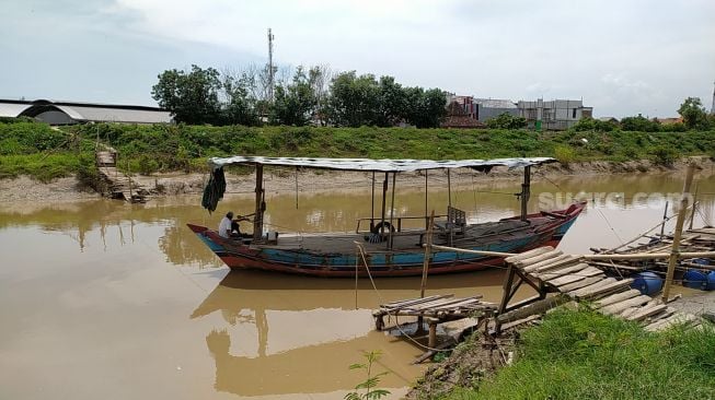 Kisah Mukari, Bisa Untung Rp 1 Juta Sehari dari Menyebrangkan Warga dengan Perahu di Demak