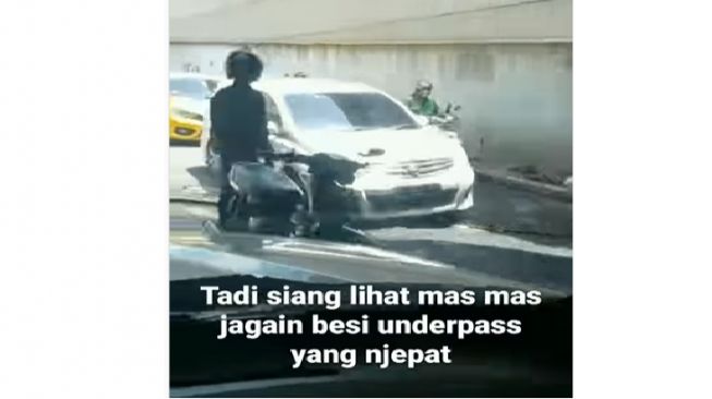 Viral Pemotor Berdiri di Underpass untuk Selamatkan Pengendara, Aksinya Bikin Salut