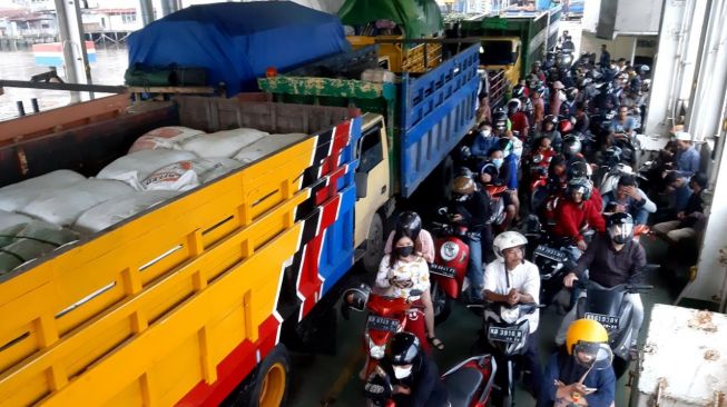 Jelang Ramadhan Penyeberangan Ferry Bardan Siantan Masih Tutup, Rika Takut Maghrib Masih Terjebak Macet di Jalan