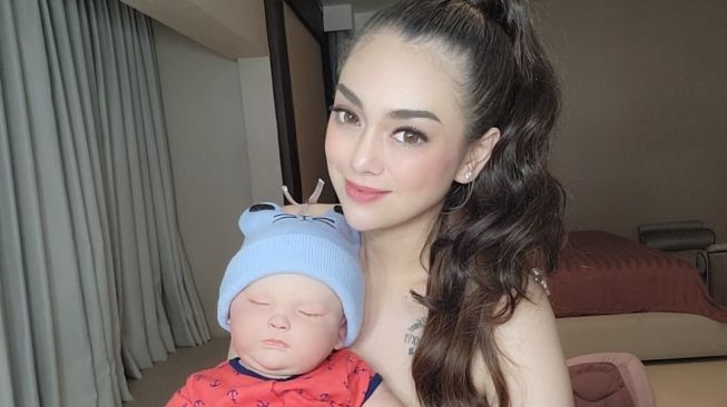 Celine Evangelista Sudah Punya Dua Boneka Arwah Sebelum Tren