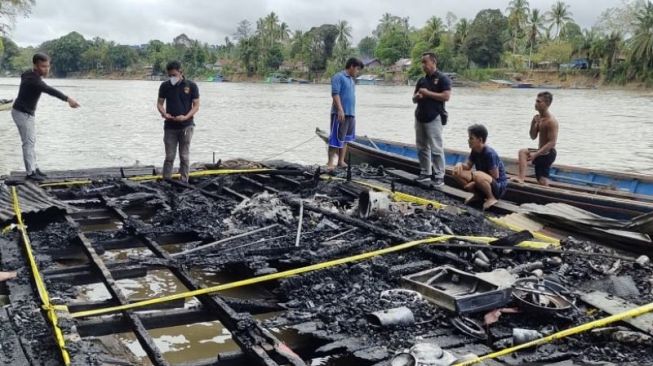 Kios BBM Terapung di Kapuas Hulu Kebakaran, Seorang Warga Terluka Parah