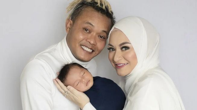 Pemotretan New Born Baby Adzam Anak Sule (instagram/@creatinkmoments)