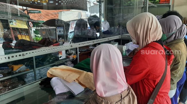 PTM Berjalan 3 Hari, Pendapatan Pedagang Seragam di Jogja Meningkat Pesat