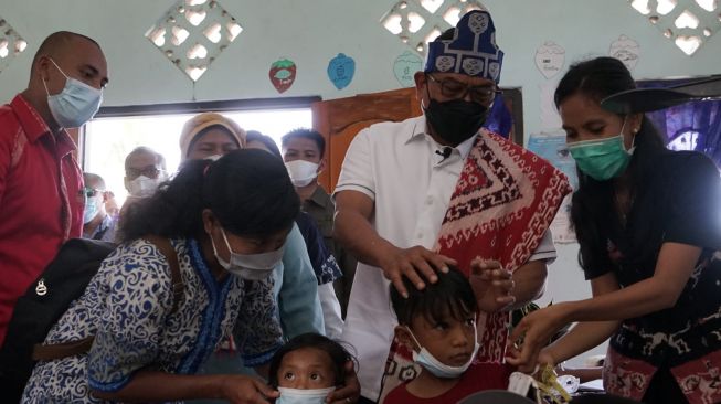 Ajak Masyarakat Sumba Timur Turunkan Stunting, Moeldoko: Presiden Concern dengan Stunting