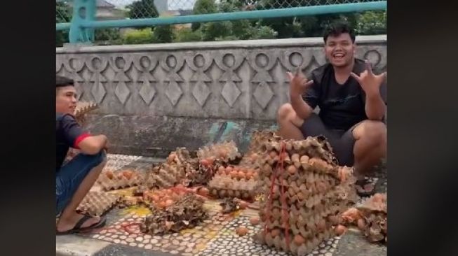 Reaksi abang telur jadi sorotan (tiktok.com/@sintaagustete)