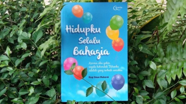 Mencari Definisi Kebahagiaan dalam Buku Hidupku Selalu Bahagia