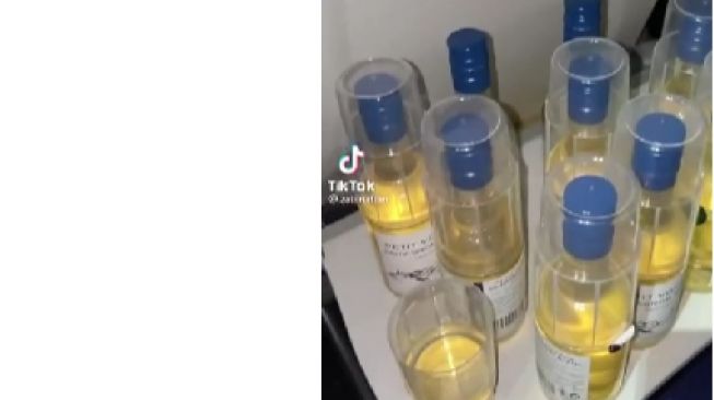 Penampakan minuman di pesawat tersebut (foto: tiktok)