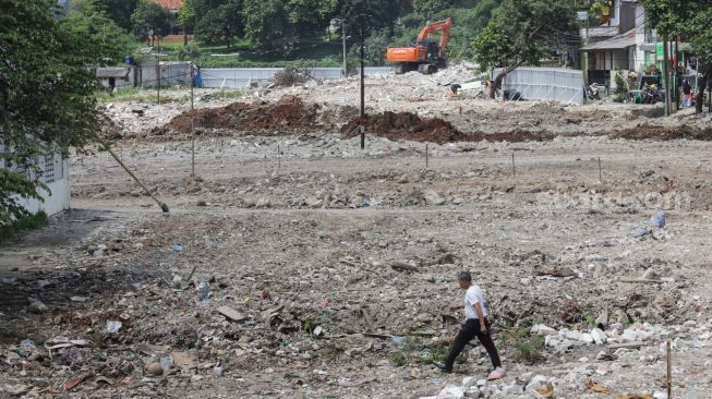 Suasana pembangunan waduk Lebak Bulus di Jakarta Selatan, Jumat (7/1/2022). [Suara.com/Alfian Winanto]