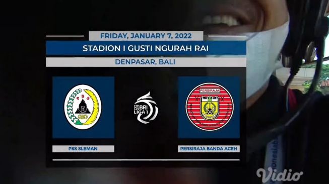 Kameramen Laga PSS vs Persijara Jadi Sorotan, Bersihkan Kamera di Jeda Babak Pertama